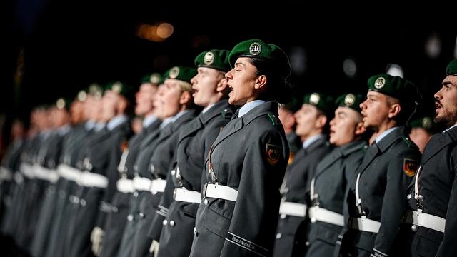 دفترچهٔ سرودهای بوندس‌ور چه شد؟