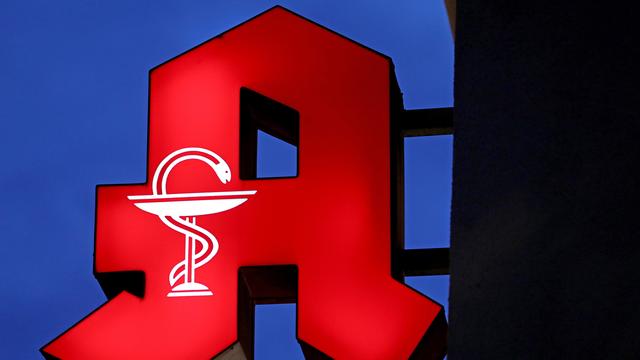 داروخانه ها در بسیاری از مناطق همچنان بسته هستند